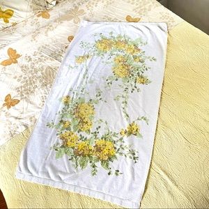 Vintage bath towel floral
